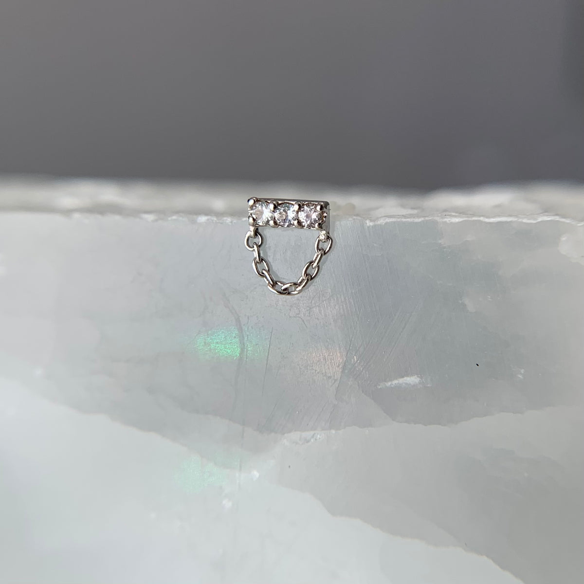 Major With White Sapphires Threadless End Brilliance Piercing major-with-white-sapphires-threadless-end-brilliance-piercing