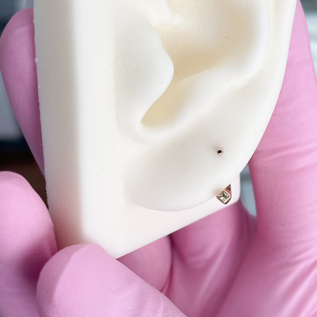 Threadless Posts – Brilliance Piercing