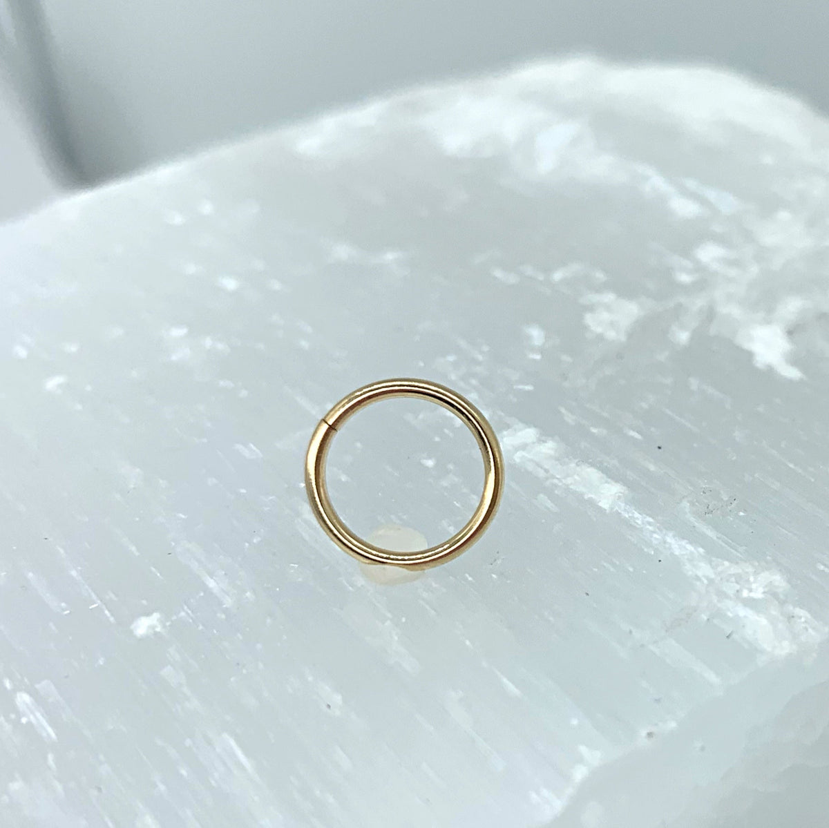 Simple Solid Gold Seam Ring – Brilliance Piercing