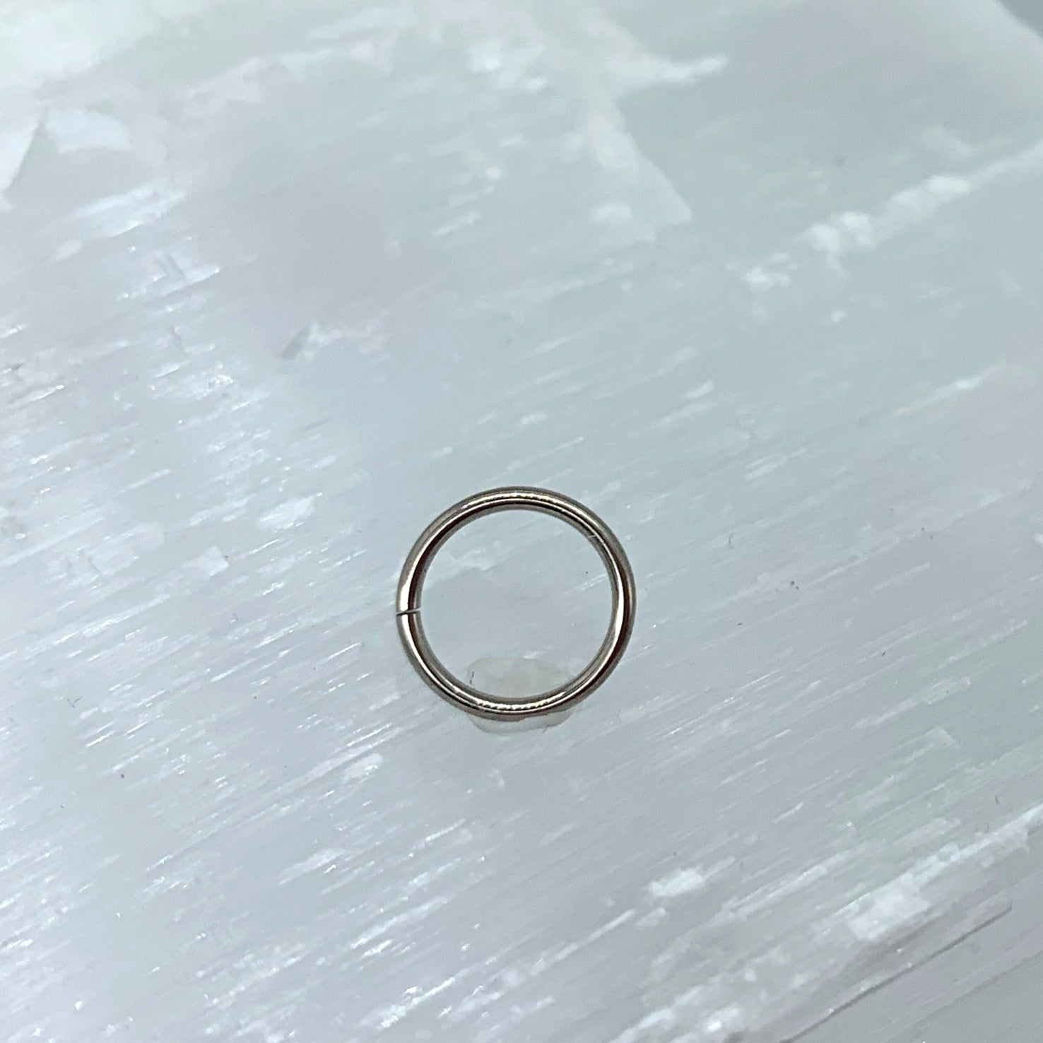 Simple Solid Gold Seam Ring – Brilliance Piercing